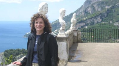 Geri poses with the famous busts in the Gardens of Ravello.jpg