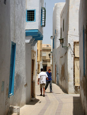 walk under the hot sun