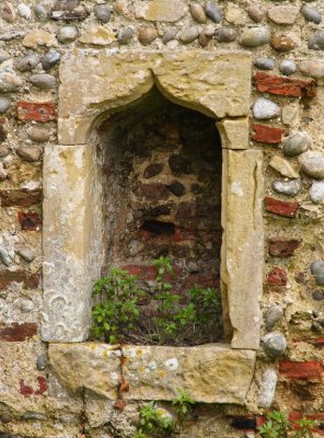 niche in ruined old church, Walberswick