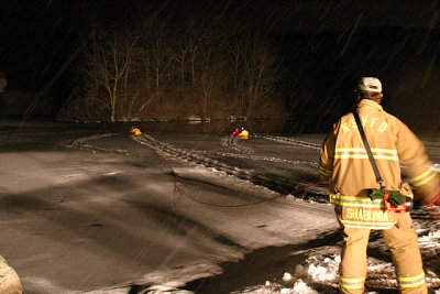 20070227-fd-ice-rescue-drill-0016.JPG