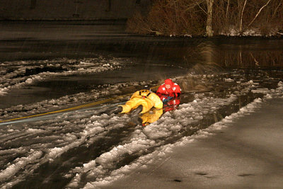 20070227-fd-ice-rescue-drill-0042.JPG