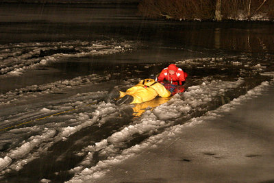 20070227-fd-ice-rescue-drill-0043.JPG
