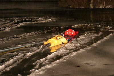 20070227-fd-ice-rescue-drill-0044.JPG