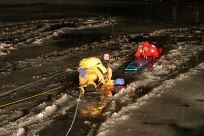 20070227-fd-ice-rescue-drill-0045.JPG