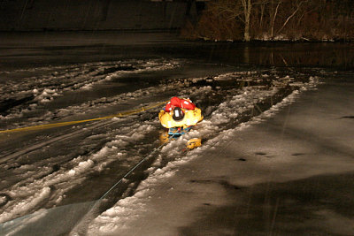 20070227-fd-ice-rescue-drill-0046.JPG