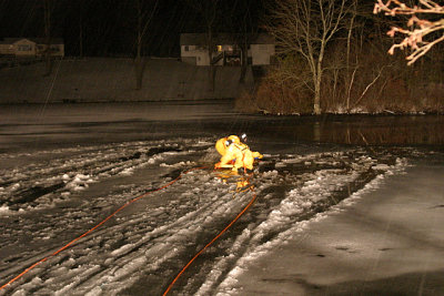 20070227-fd-ice-rescue-drill-0050.JPG