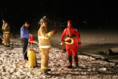 20070227-fd-ice-rescue-drill-0059.JPG