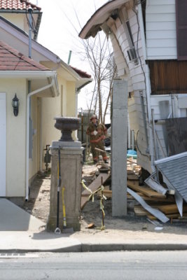 20070424-1701-milford-fd-house-collapse-115-merwyn-ave.JPG