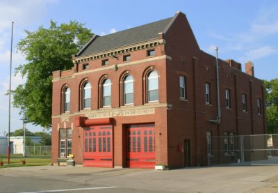 2007-july-detroit-fire-engine-10-firehouse-3396-vinewood.JPG