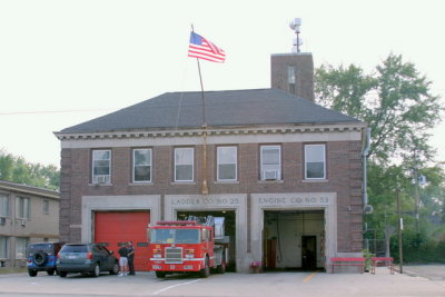 2007-july-detroit-fire-engine-53-ladder-25-firehouse-15127-greenfield.JPG