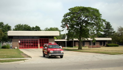 2007-july-detroit-fire-engine-9-ladder-6-chief-9-firehouse-3737-east-lafayette.JPG