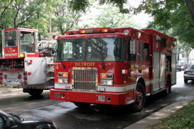 2007-july-detroit-fire-3rd-alarm-59-seward-wellington-place-11.JPG