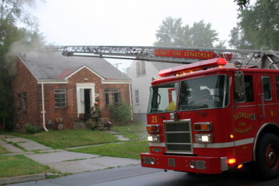 2007-july-detroit-fire-coyle-near-tyler-4.JPG