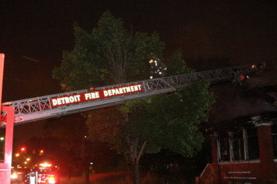 2007-july-detroit-fire-sanders-near-s-oakwood-2.JPG