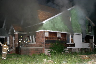 2007-july-detroit-fire-flanders-near-coplin-04.JPG