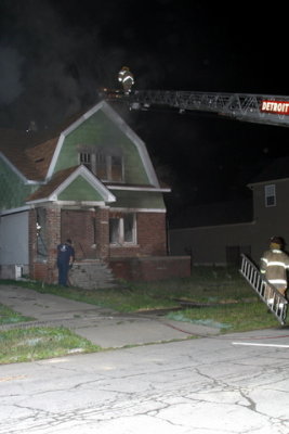 2007-july-detroit-fire-flanders-near-coplin-11.JPG