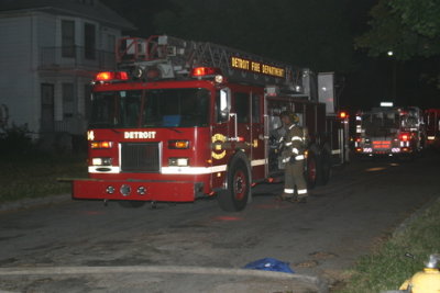 2007-july-detroit-fire-belvidere-near-charlevoix-1.JPG