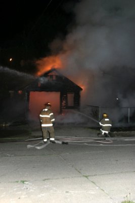 2007-july-detroit-garage-fire-13303-promenade-08.JPG