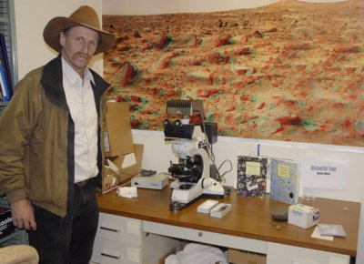 Marvin Killgore at his lab where meteorites are studied 013.jpg