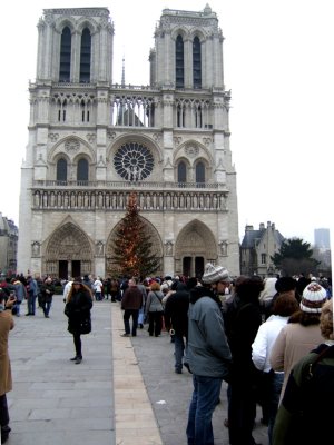 Notre Dame --- these people are all standing in a line to get in! Who says this isn't just as bad as summer tourist season!?