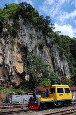 Railway station, near the Gua (cave)