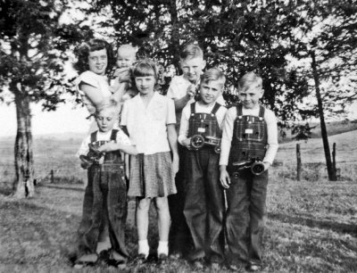 The Cousins at Chester's - 1947