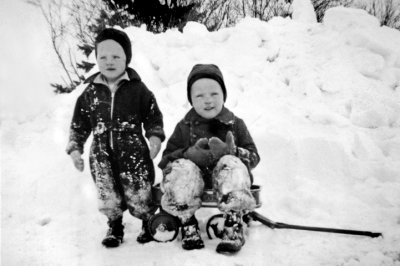 Deane & Toots Playing In Snow - Horizontal