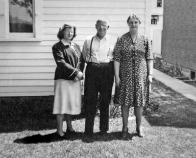 Madeline, Lou and Hannah McDougal - 1947