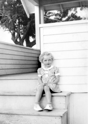 Leatrice, Front Steps - Blanchard