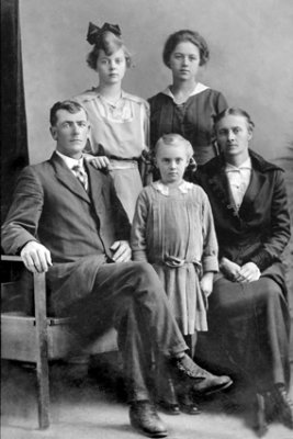 August Wilhelm Hultquist Family