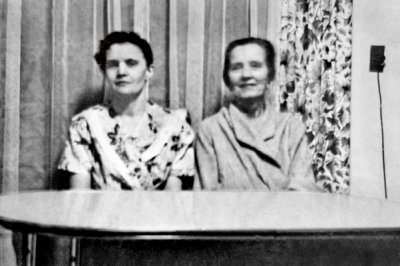 Evelyn and Esther Olson