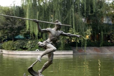 022 West Lake Embankment - Water Margin hero White Streak in the Wave Chang Hsin.jpg