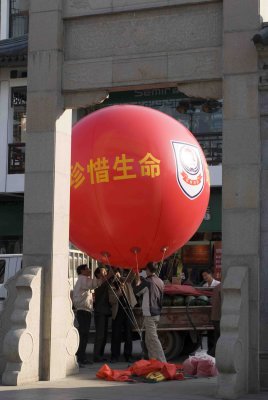 007 Guanqian Jie - The Balloon.jpg
