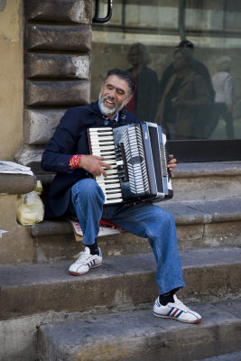 Lucca Street Musician (1)