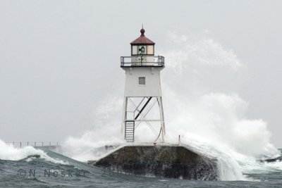 SW waves on light house