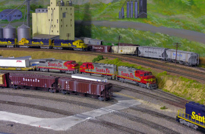 Santa Fe Super Fleet units in aluminum & red colors