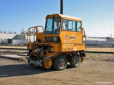 UP Trackmobile 4300