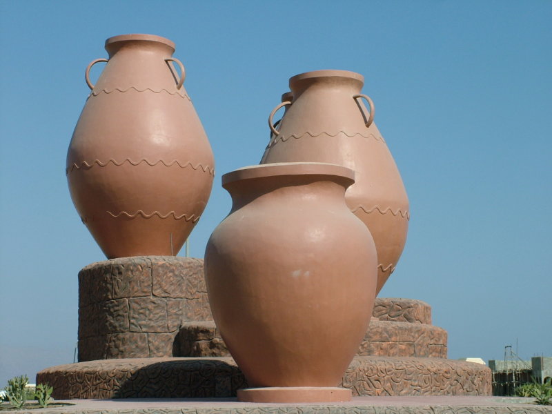 Pot Art en route to Fujeirah.JPG