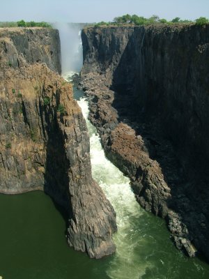 Victoria Falls at low water.JPG