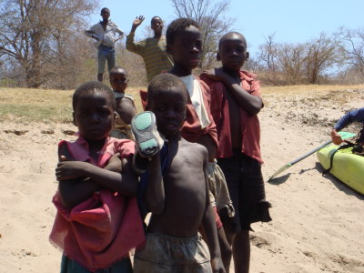 Zimbabwean kids at the pick up point.JPG