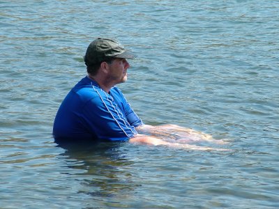 Day 7 Stephen staying cool still still waiting for the helicopters.JPG