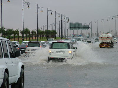 1001 2nd December 06 Wet Day in Dubai.JPG