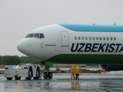 1134 2nd December 06 Wet pushback in Sharjah.JPG