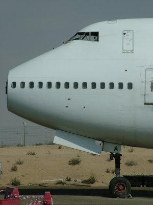 1139 27th Dec 06 Sharjah Airport Boneyard.JPG