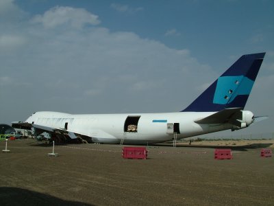 1140 17th December 06 747 being cut for scrap at Sharjah Airport.JPG