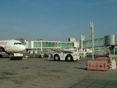 1504 23rd October 06 Gate 8 New Terminal Sharjah Airport.JPG