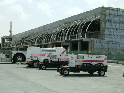 1045 18th March 06 Construction Progress at Sharjah Airport.JPG