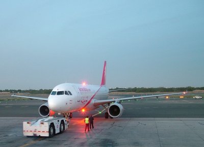 1748 18th January 07 ABH pushing back en route to Doha.JPG