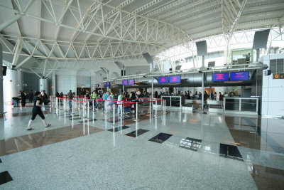 1604 10th April 07 New departures hall Sharjah Airport.JPG