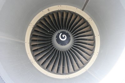 1548 24th June 07 Air Arabia ABI engine.JPG